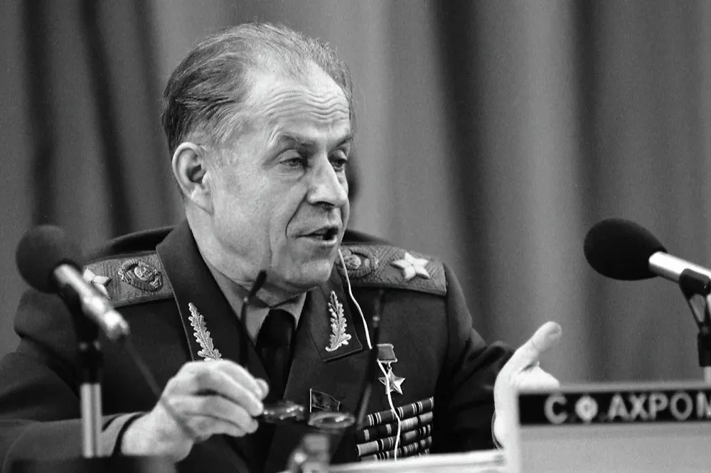 Сергей Ахромеев покончил с собой после поражения ГКЧП. Фото © РИА Новости / Сергей Гунеев