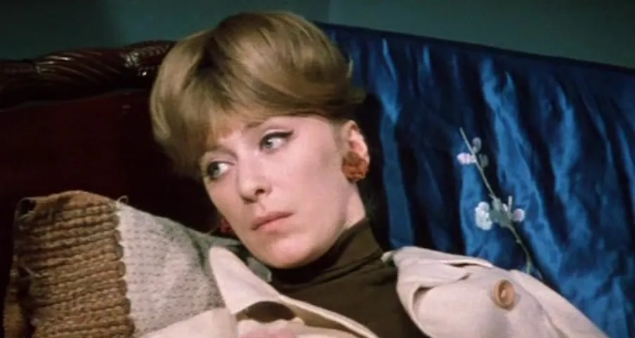 И тут мы вместе с Екатериной Васильевой переносимся в город христианской культуры. Фото © Кадр из фильма «Возвращение «Святого Луки», режиссёр Анатолий Бобровский, сценарист С. Дерковский и др. / Kinopoisk 