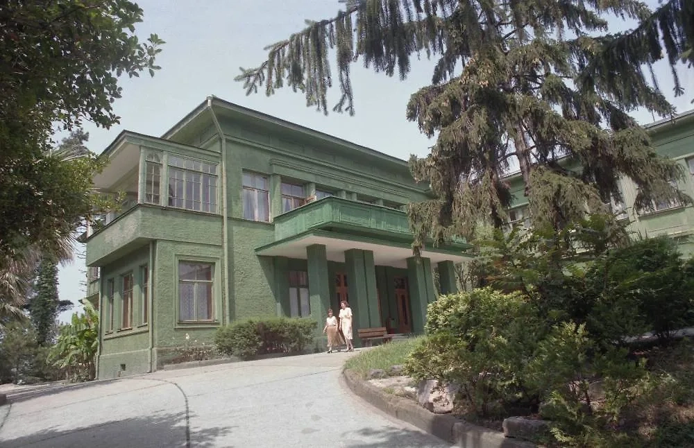 А вот любовь к перемещениям проявлялась в Сталине и в зрелом возрасте. Как ещё забыть Баиловскую тюрьму? Фото © ТАСС / Владимир Гурин