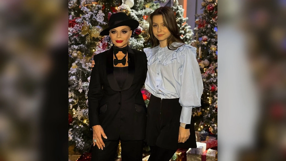 Внучка Ларисы Долиной Александра тоже поёт. Фото © Instagram (признан экстремистской организацией и запрещён на территории Российской Федерации) / larisa.dolina.official