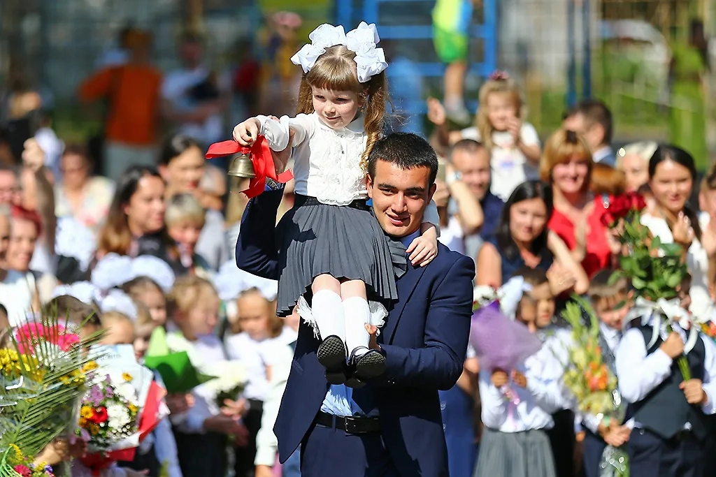 Поздравления с 1 сентября своими словами: 10 примеров поздравлений. Фото © ТАСС / Юрий Смитюк