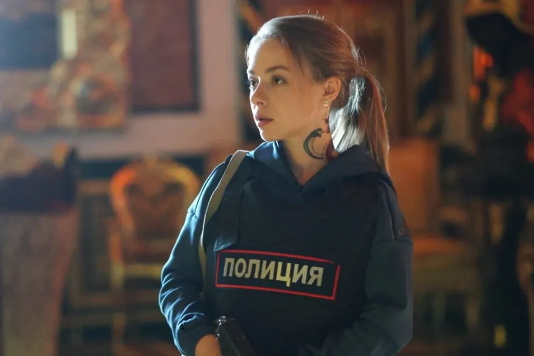 Алису Рыбкину играет Рина Гришина. Рыбкина — архетип бравой женщины-полицейского. Фото © «Полицейский с Рублёвки», режиссёр Илья Куликов, сценарист Илья Куликов / Kinopoisk
