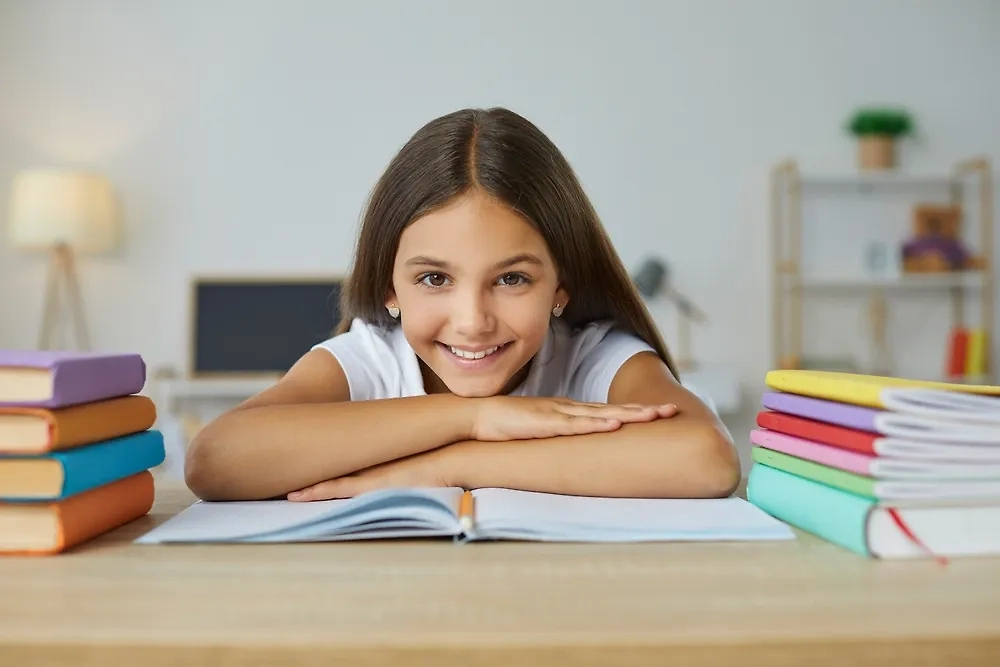 Нужно помочь ребёнку сфокусироваться на позитивных событиях в школе. Фото © Shutterstock / FOTODOM / Studio Romantic