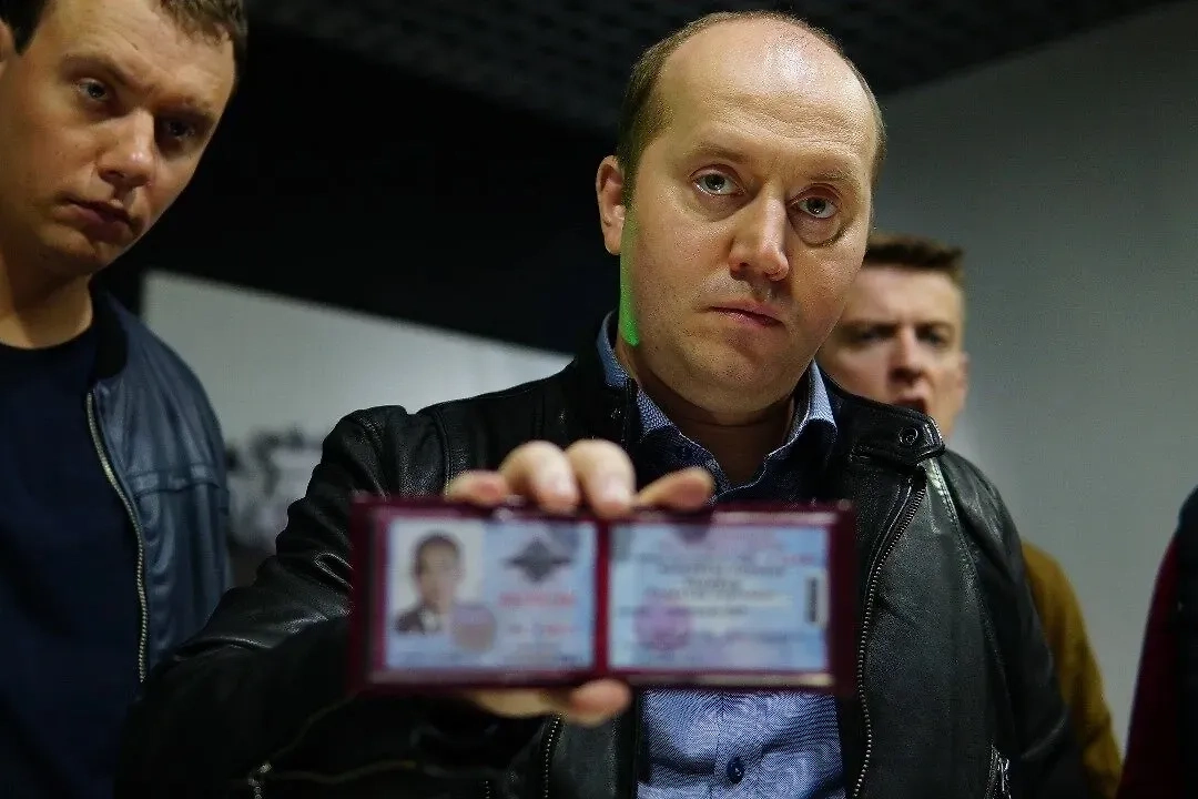 Владимир Яковлев в исполнении Сергея Бурунова — начальник всей этой разношёрстной компании. Фото © «Полицейский с Рублёвки. Снова дома», режиссёр Илья Куликов, сценарист Илья Куликов / Kinopoisk