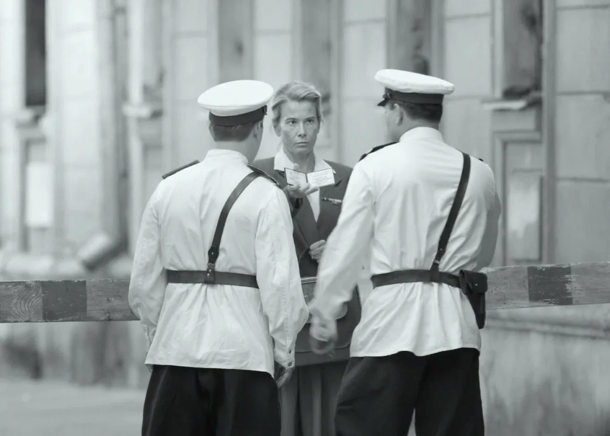 «Дорогие товарищи!» — это новая эпоха в творчестве Андрея Кончаловского. Он успел переснимать всё и остановился на историческом наследии. Фото © «Дорогие товарищи!», режиссёр Андрей Кончаловский / Kinopoisk