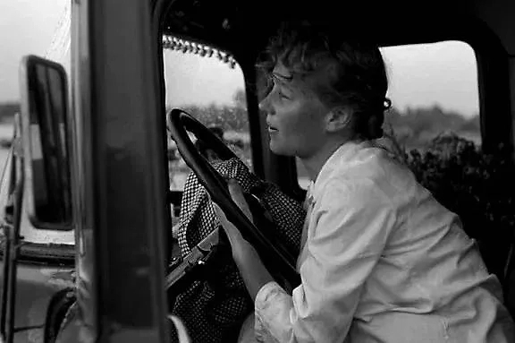 «История Аси Клячиной, которая любила, да не вышла замуж» — это картина на стыке документалистики с художественным кино. Фото © Кадр из фильма «История Аси Клячиной, которая любила, да не вышла замуж», режиссёр Андрей Кончаловский / Kinopoisk