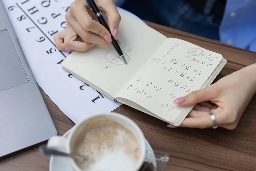 Как понять, что месяц будет сложным? Магия имён и нумерология могут помочь.Фото © Shutterstock / FOTODOM / Petrovicheva Mariia