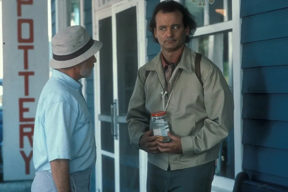 А это весёлый фильм про забавного и безобидного «психа» из начала 90-х. Фото © фильм «А как же Боб?», режиссёр Фрэнк Оз, сценаристы Том Шульман и др. / Kinopoisk 