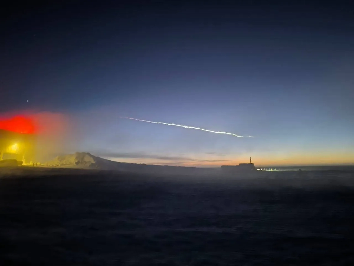 Крупный метеорит, пролетевший над станцией «Восток». Фото © пресс-служба ААНИИ