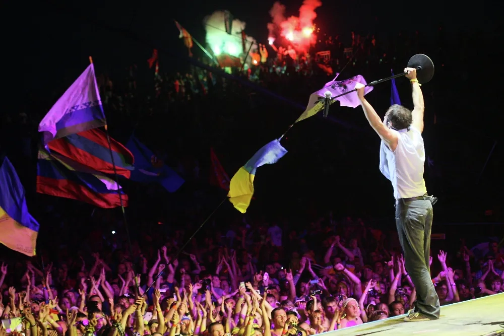 Святослав Вакарчук выступает на Десятом юбилейном фестивале «Нашествие-2011» в Тверской области. Фото © РИА Новости / Алексей Куденко