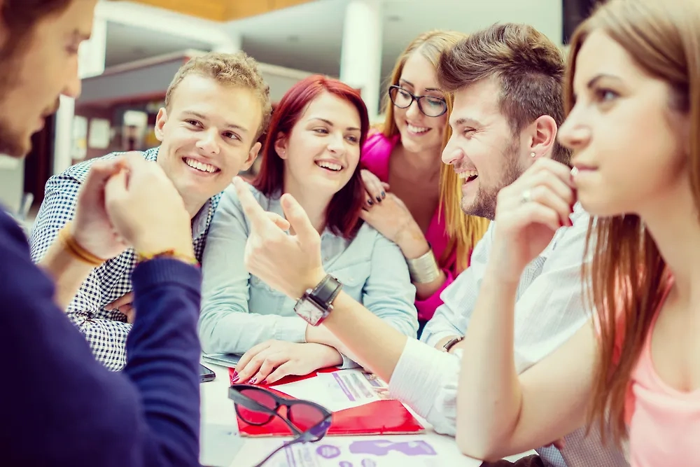 Какой должна быть система мотивации, чтобы там хотели работать зумеры? Бесплатные билеты на концерты Xolidayboy? Фото © Shutterstock / FOTODOM / ESB Professional