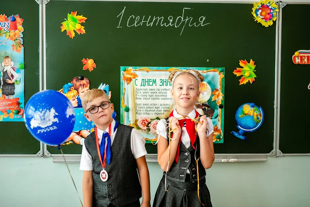 Как поздравить с праздником День знаний 2025: 50 поздравлений с 1 сентября. Фото © Shutterstock / FOTODOM / Lena May