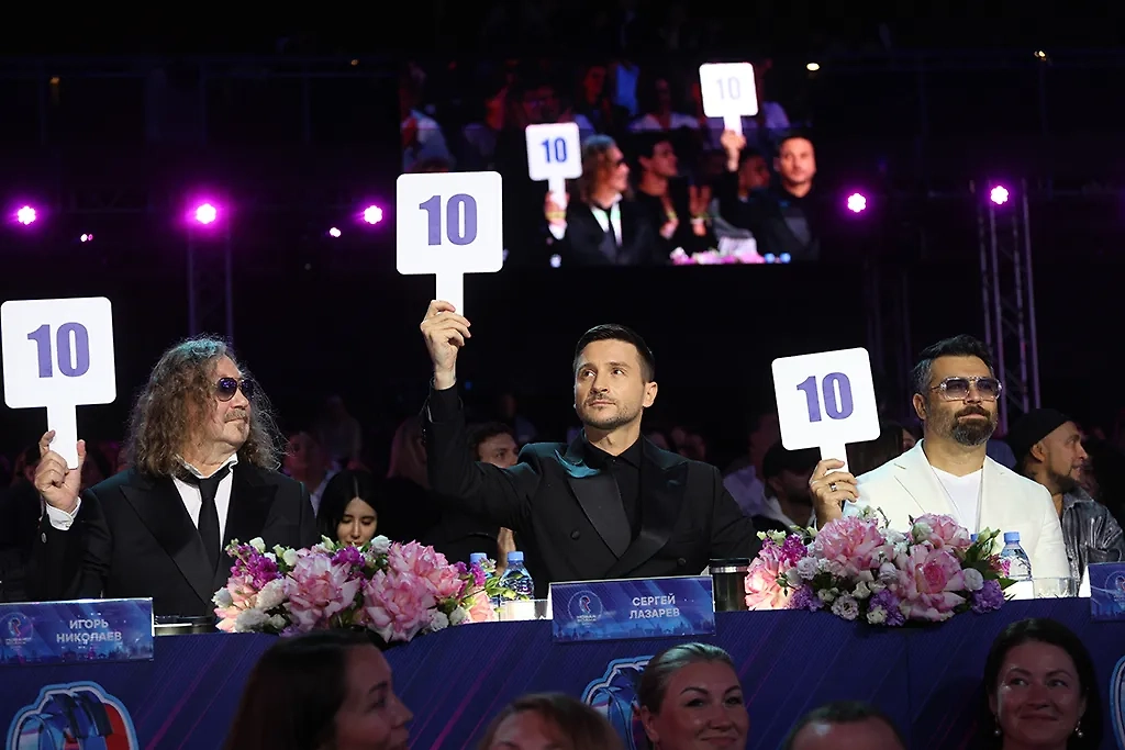 В жюри конкурса «Новая волна» — все звёзды! Или почти все. Каждый член жюри «Новой волны» — звезда. Но не каждая звезда... Фото © ТАСС / Андрей Титов/Бизнес Online