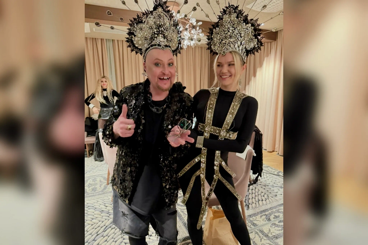 Шура продолжает примерять экстравагантные наряды. Фото © Instagram (признан экстремистской организацией и запрещён на территории Российской Федерации) / shuramedvedev