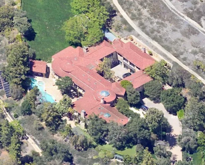 Особняки Арнольда Шварценеггера. Фото © virtualglobetrotting