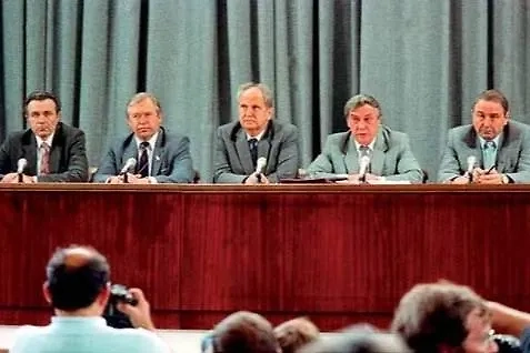 Пресс-конференция ГКЧП в здании пресс-центра МИД СССР на Зубовском бульваре 19 августа 1991 года. Фото © Wikipedia / Центральное телевидение Гостелерадио СССР.