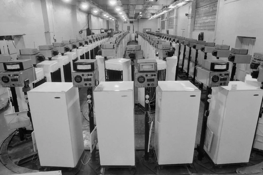 Холодильники ЗИЛ тоже делали на века. Срок службы обычного холодильника — от 20 до 40 лет. Срок службы ЗИЛа больше. Фото © ТАСС / Фотохроника ТАСС / Анатолий Кузярин