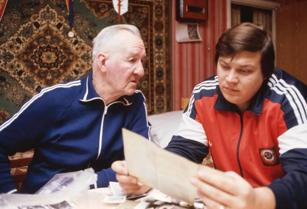 Юрий Думчев стал профессиональным спортсменом, но смог совмещать это звание с таким же почётным делом. Фото © ТАСС / Роберт Максимов