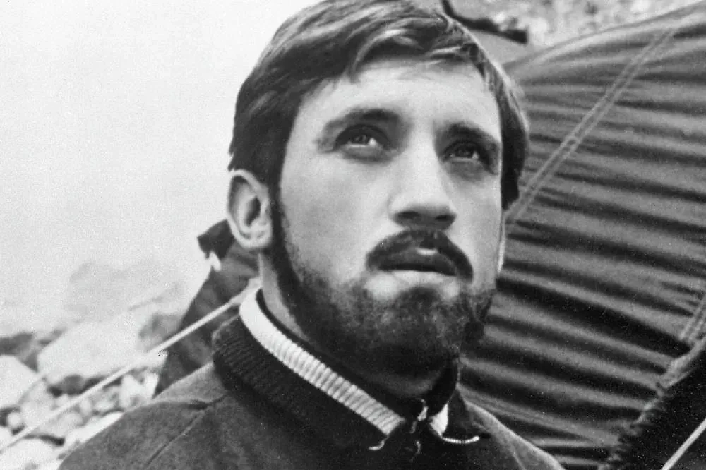 Что такое счастье? Знал ли Высоцкий, что такое счастье? Он отвечал в анкете, что иногда бывает счастлив. Фото © РИА «Новости» / РИА «Новости»