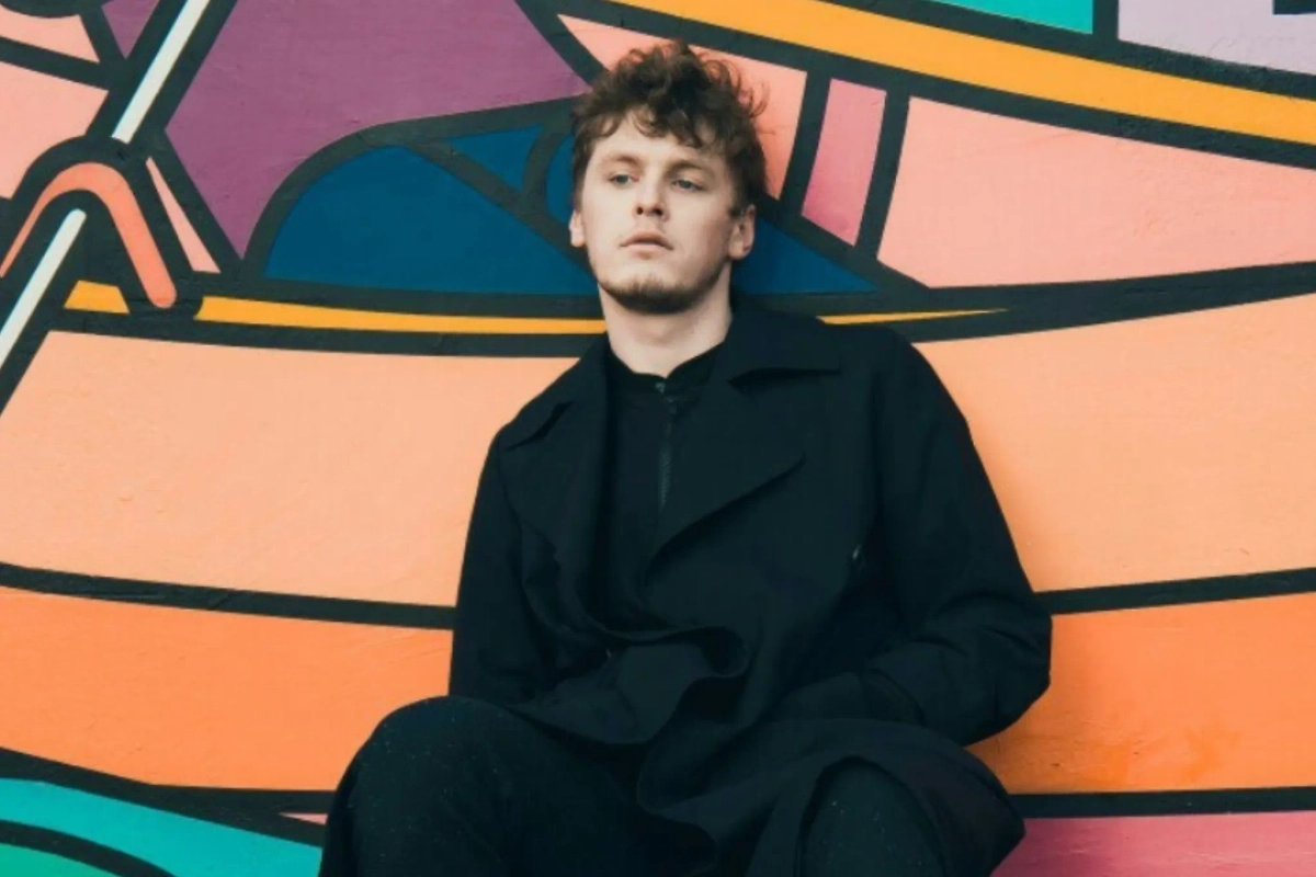 Никита Еленев мечтает сыграть «крайнюю степень чего-нибудь». Для него лучшая роль — это та, которую ещё не сыграли. Фото © VK / Никита Еленев | Официальная группа