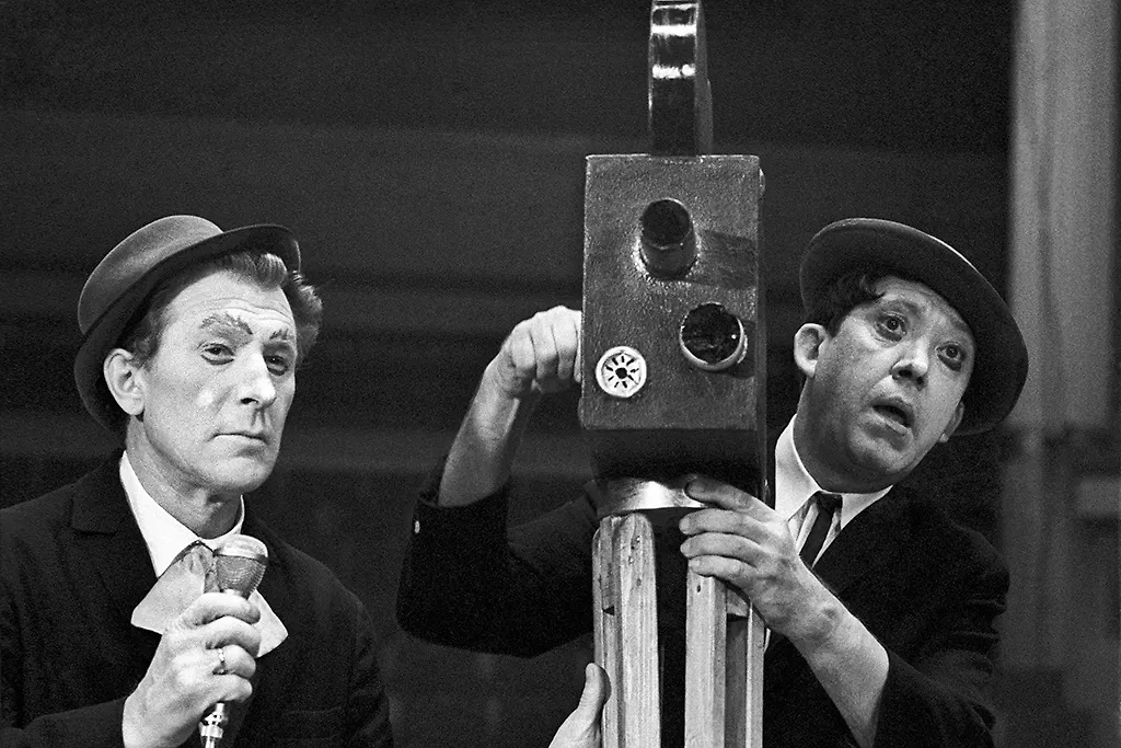 Может быть, вы видели фотографию, где Михаил Шуйдин запечатлён вместе с Юрием Никулиным? Фото © ТАСС / Вячеслав Ун Да-син