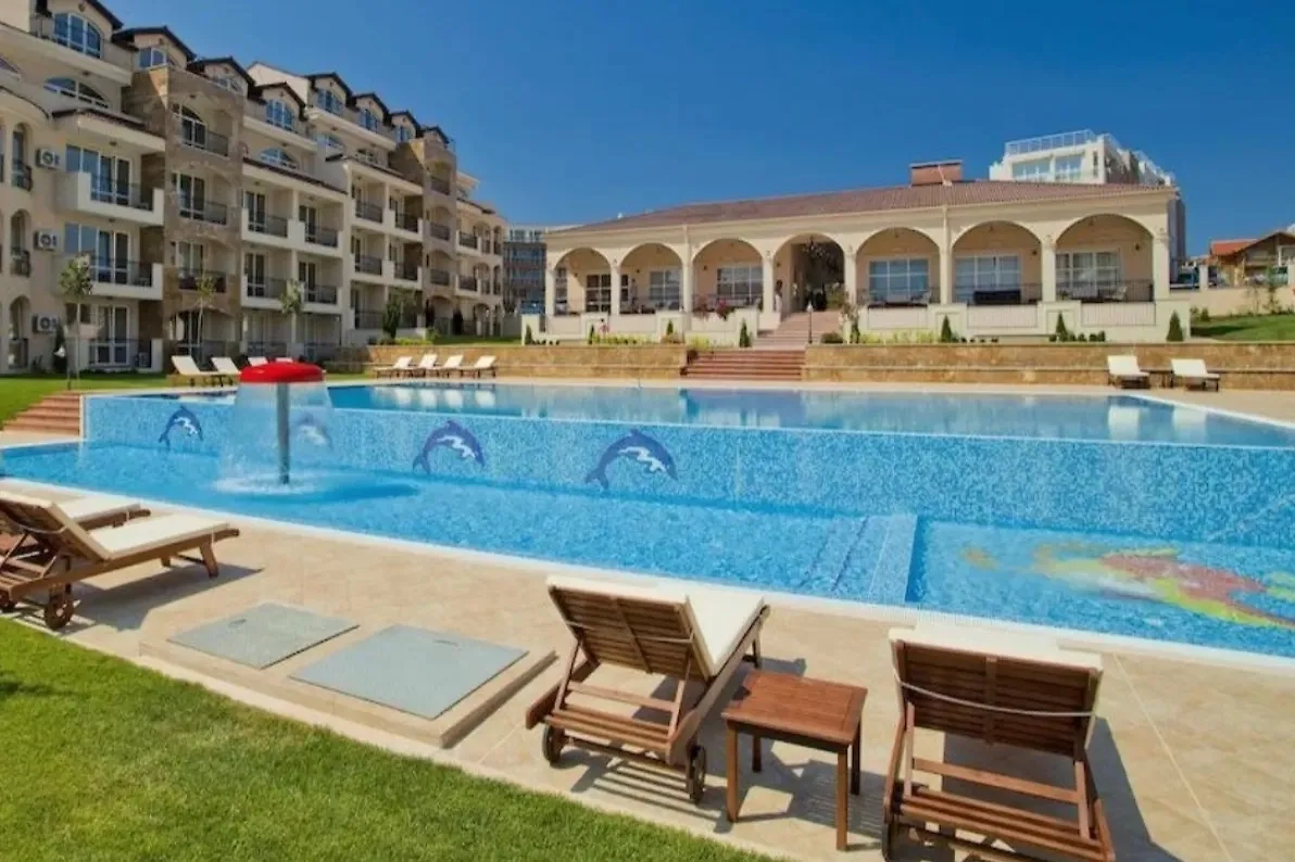 Апартаменты класса люкс с гостиничным обслуживанием в болгарском городе Черноморец. Фото © maps.app