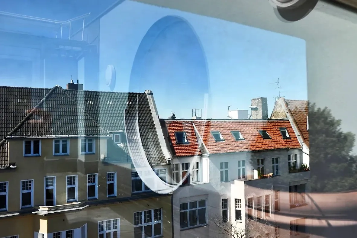 Вид из окна квартиры в Берлине, где живет дочь политолога Сергея Маркова*. Фото © Facebook (признан экстремистской организацией и запрещён на территории Российской Федерации) 