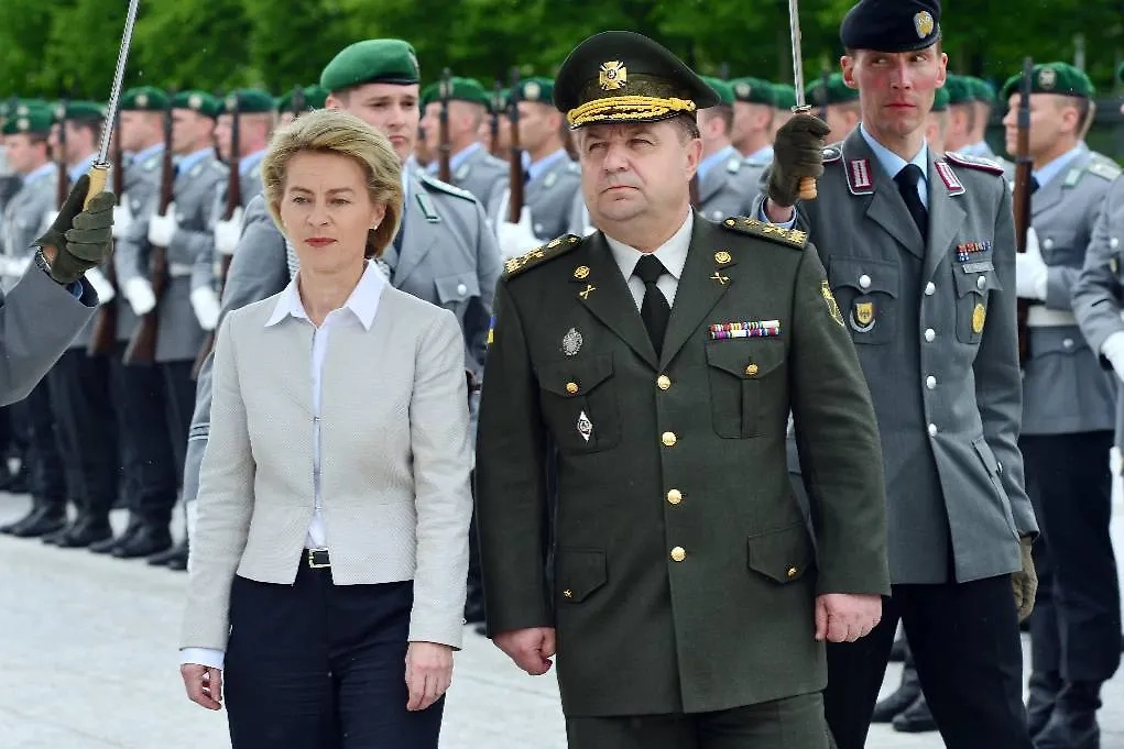 Степан Полторак и председатель Европейской комиссии Урсула фон дер Ляйен. Фото © ТАСС / DPA / Maurizio Gambarini