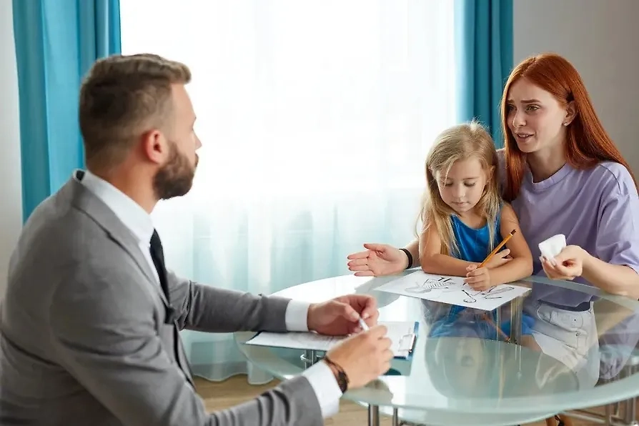 Как совместно воспитывать детей при разводе родителей — мнение психолога. Фото © Shutterstock / FOTODOM / Shakirov Albert