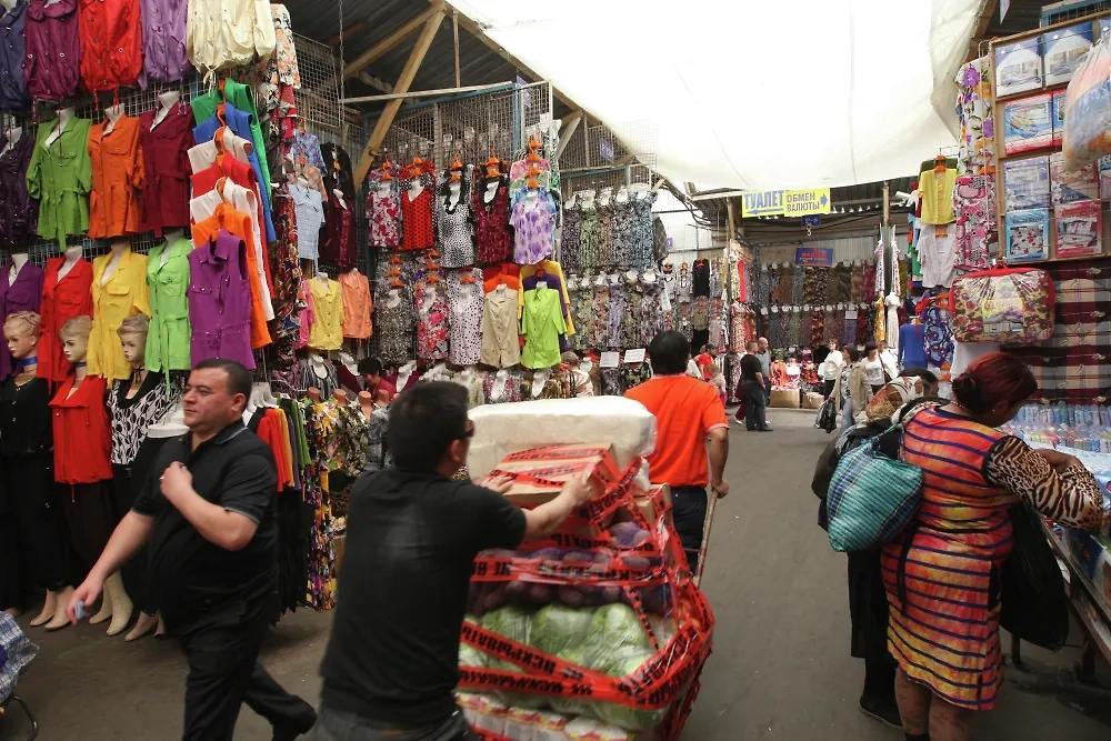 Тельман Исмаилов не носил те вещи, что продавались на принадлежавшем ему Черкизовском рынке. Фото © РИА «Новости» / Илья Питалев