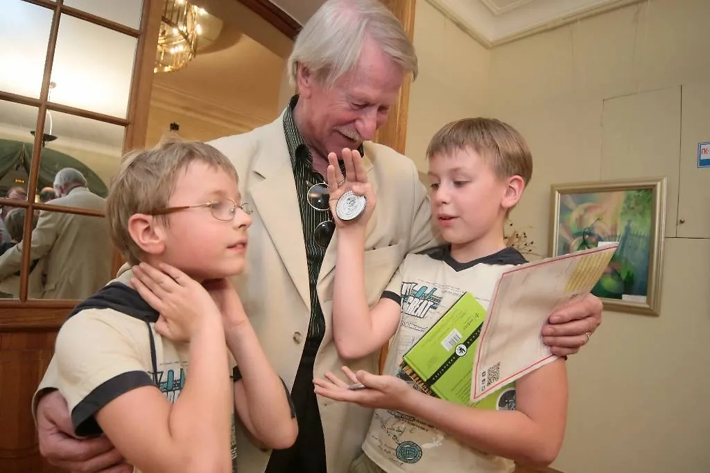 Иван Краско с сыновьями Иваном и Фёдором. Фото © ТАСС / Замир Усманов