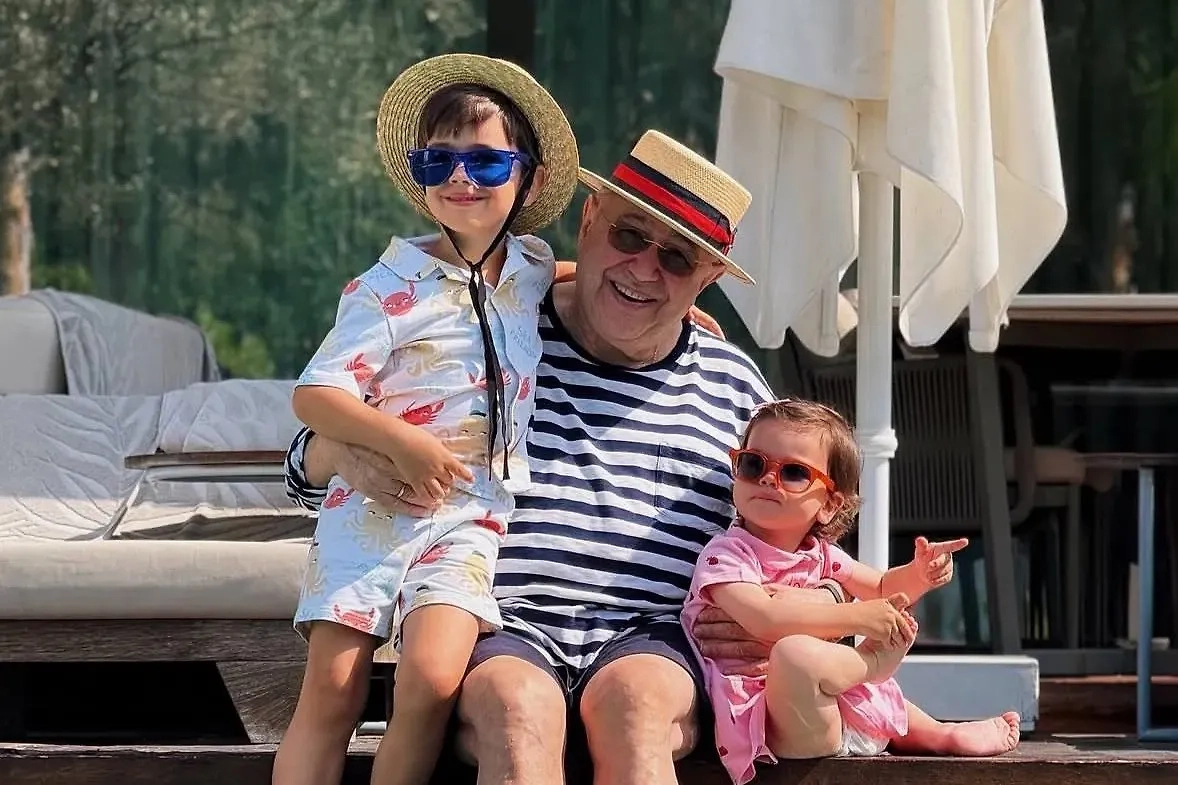 У Евгения Петросяна дети есть. Но между ними огромный поколенческий разрыв. Фото © Instagram (признан экстремистской организацией и запрещён на территории Российской Федерации) / petrosyanevgeny