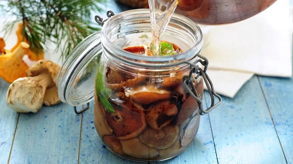 Можно ли быстро засолить грибы — лайфхак. Фото © Shutterstock / FOTODOM / zebratomato