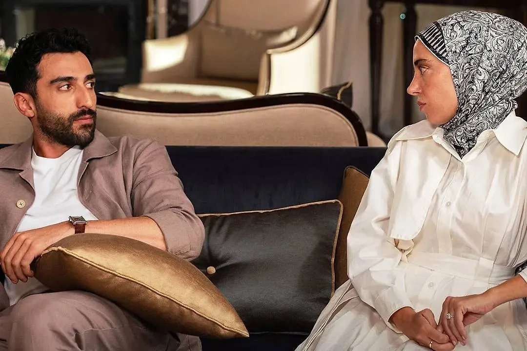 Фираз с женой Нурсумой. Фото © Instagram (признан экстремистской организацией и запрещён на территории Российской Федерации) / kizilcikserbetitv