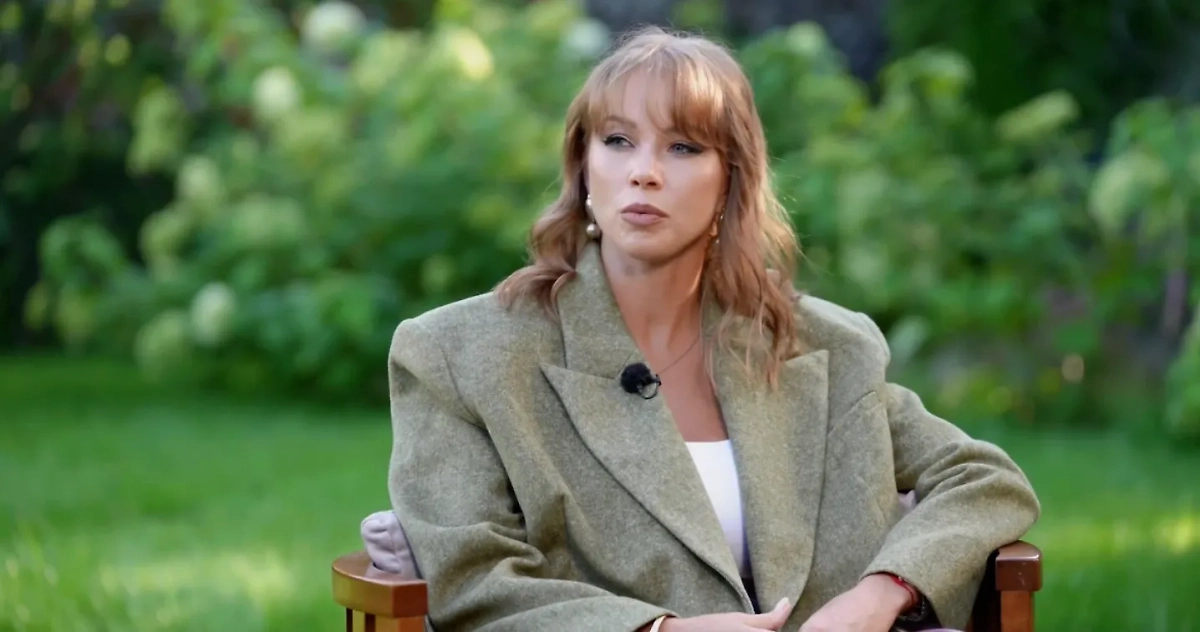 Полина Диброва заявила в интервью Лауре Джугелии, что не виновата в распаде семьи Товстиков. Фото © VK / FAMETIME