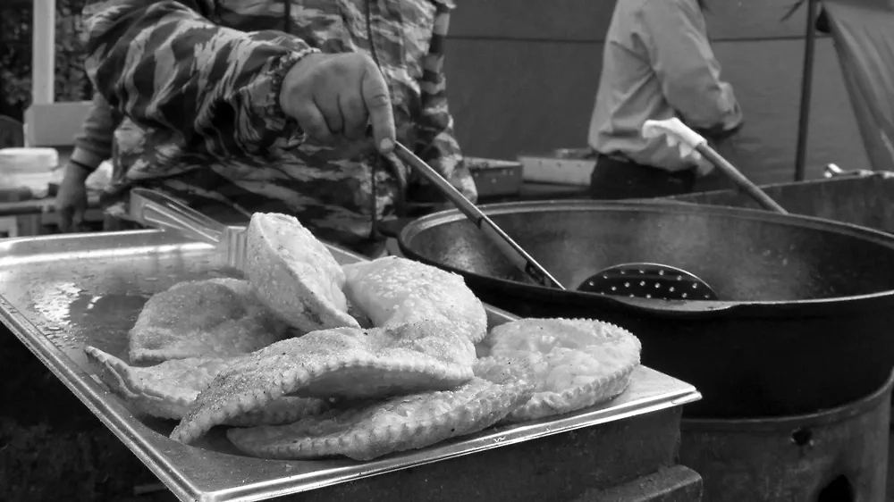 Чебуреки с пузырьками как в советских чебуречных. Фото © ТАСС / Александр Артёменков