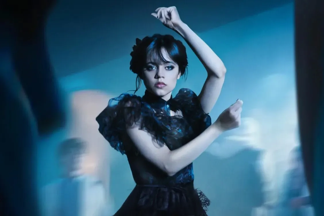 Фото © «Уэнздей», режиссёры Тим Бёртон, Джеймс Маршалл и др., сценаристы Альфред Гоф, Майлз Миллар и др. / Kinopoisk 