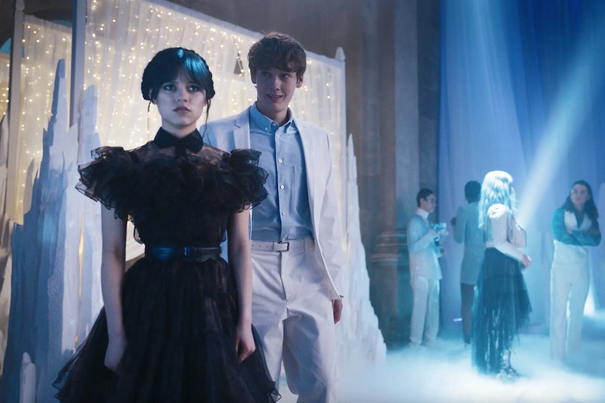 Фото © «Уэнздей», режиссёры Тим Бёртон, Джеймс Маршалл и др., сценаристы Альфред Гоф, Майлз Миллар и др. / Kinopoisk