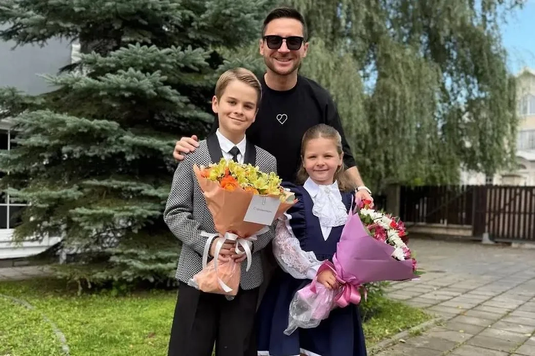 Сергей Лазарев тоже повёл детей в школу. У него их двое — Никита и Анна! Фото © Instagram (признан экстремистской организацией и запрещён на территории Российской Федерации) / lazarevsergey