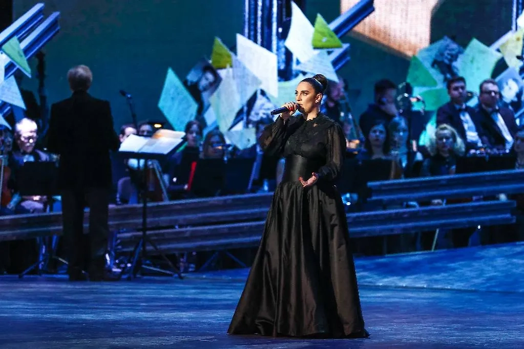 По крайней мере, раньше Елена Ваенга собирала полные залы. Фото © ТАСС / Артём Геодакян