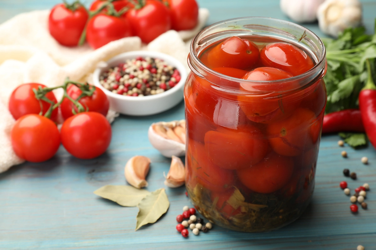 Рецепт маринованных помидор с чесноком с фото. Фото © Shutterstock / FOTODOM / New Africa