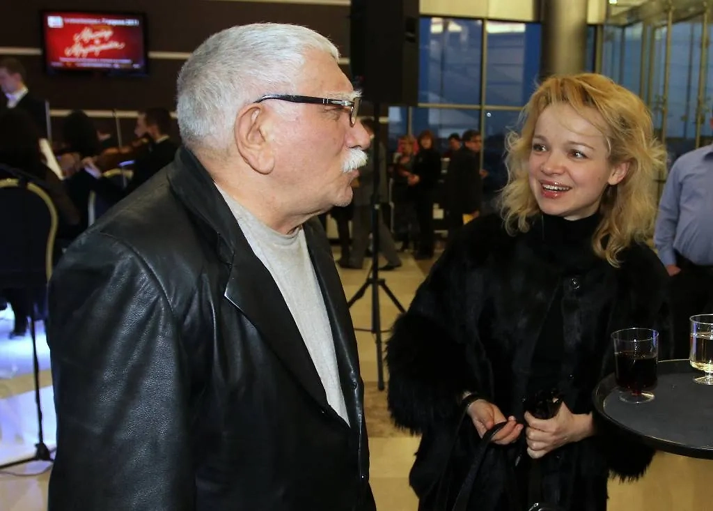 Армен Джигарханян и Виталина Цымбалюк-Романовская разводились с громким скандалом. Фото © ТАСС / Вадим Тараканов