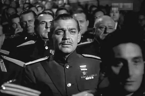 Классика золотой эры Голливуда с Кларком Гейблом. Это шпионская драма про любовь. Фото © Кадр из фильма «Не отпускай меня», режиссёр Дэлмер Дэйвс, сценаристы Рональд Миллар, Джордж Фрёшел, Эндрю Гарве / Kino-teatr