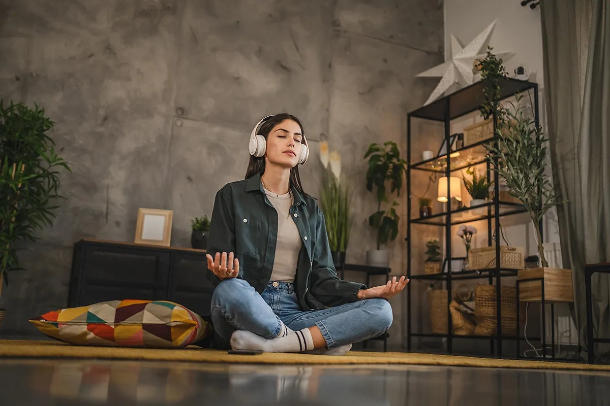 Для укрепления иммунитета и нервной системы следует применять техники релаксации и избегать стресса. Фото © Shutterstock / FOTODOM / Miljan Zivkovic