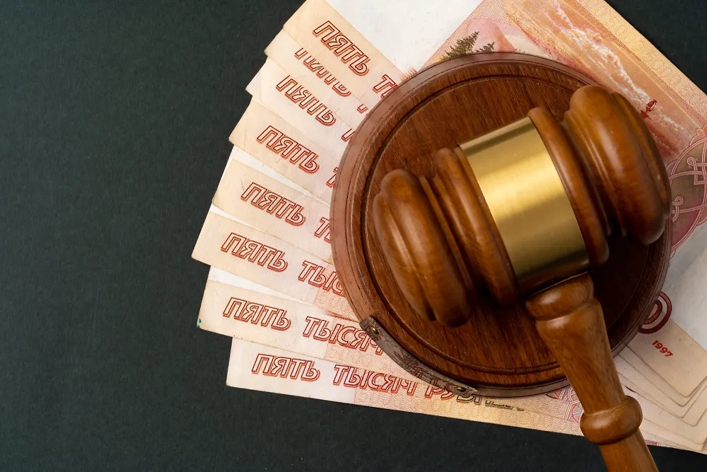 При похищении денег с карты лучше обратиться в полицию и в суд. Фото © Shutterstock / FOTODOM / FabrikaSimf