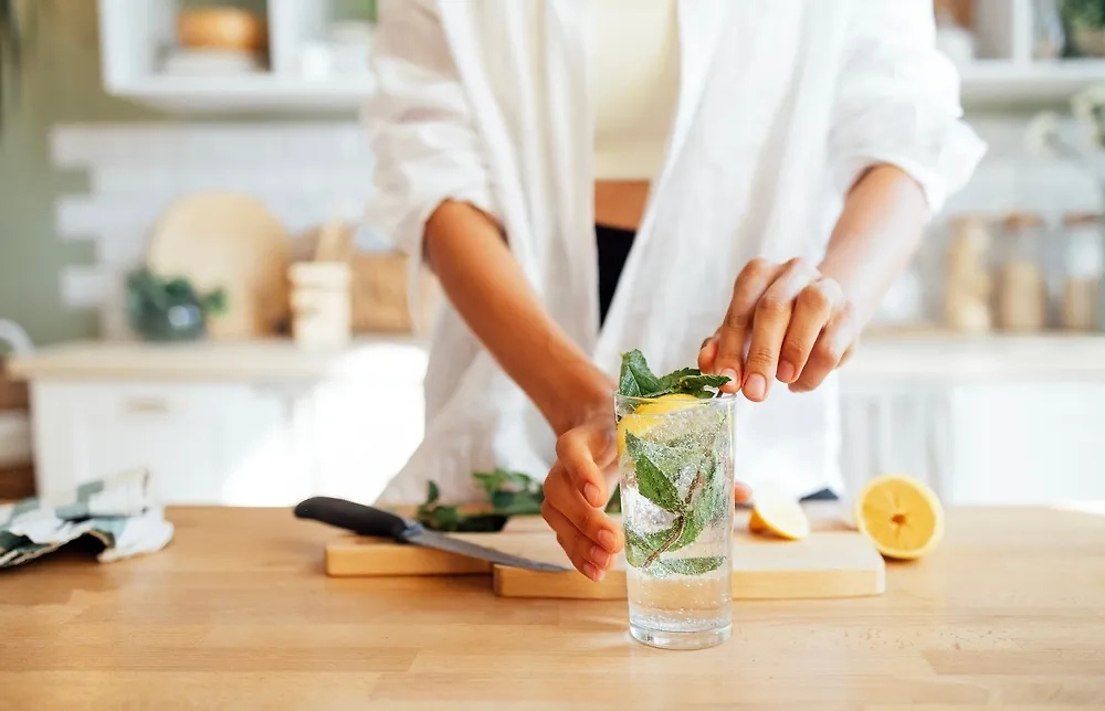 Лимонная вода для похудения: опыт Ларисы Долиной. Фото © Shutterstock / FOTODOM / Dasha Petrenko