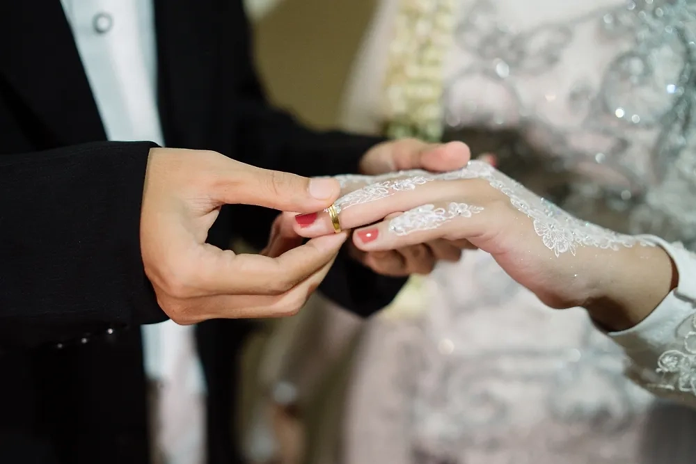 Мистическая дата 25.09.25: можно ли играть свадьбу? Фото © Shutterstock / FOTODOM / Abdillah Dzinnuha