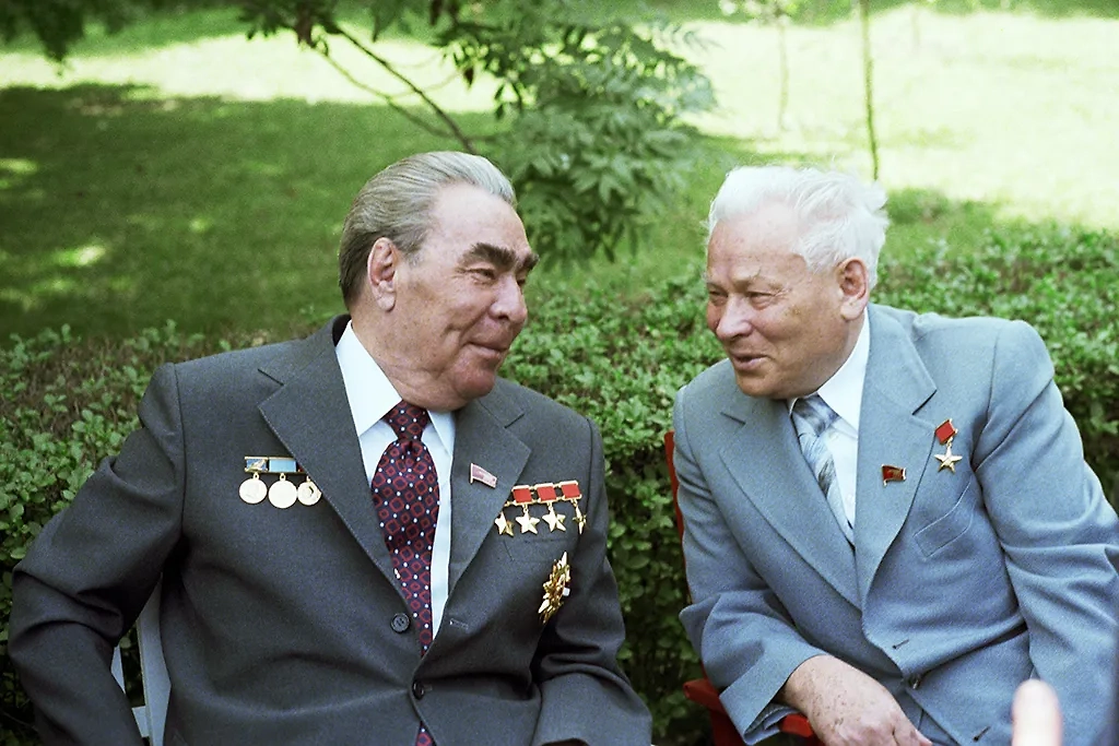 Леонид Ильич Брежнев и Константин Устинович Черненко давно дружили. Фото © ТАСС / Владимир Мусаэльян