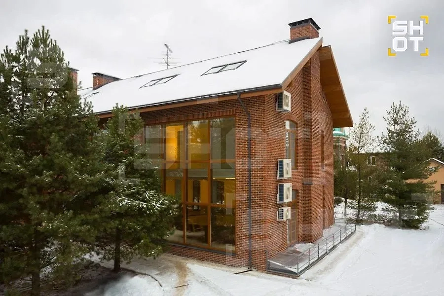 Елена Товстик оставила себе особняк на Рублёвке после развода. Фото © Telegram / SHOT