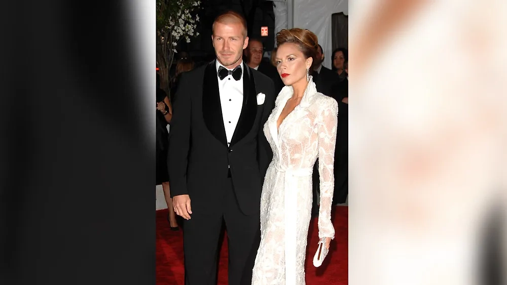 Виктория Бекхэм порадовала общественность в 2008 году своим появлением в белоснежном платье от Armani Prive. Фото © ТАСС / АР / Peter Kramer